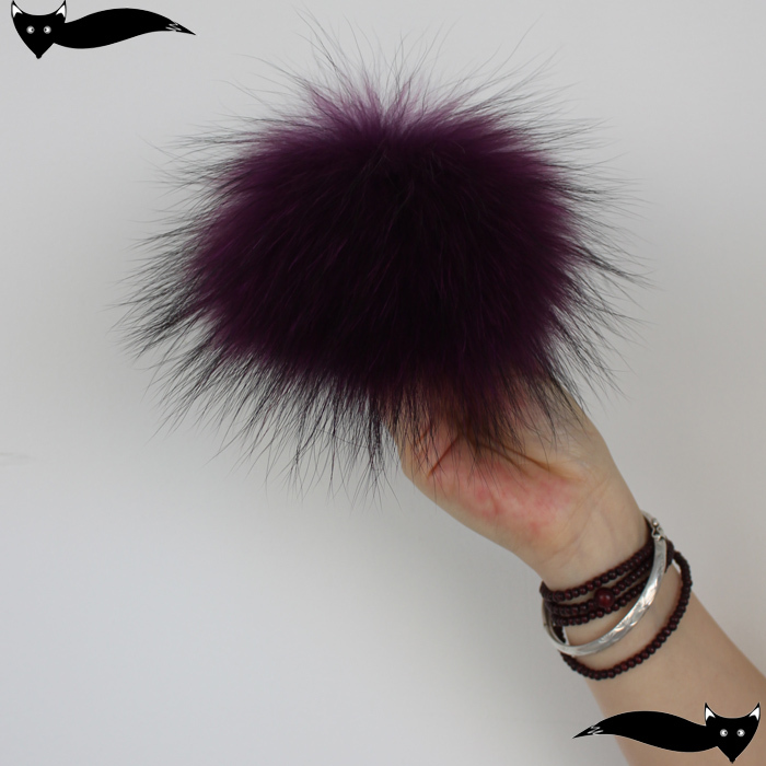 Продам 2 фиолетовых помпона