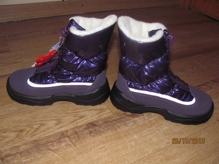 Пристрою скандию. новая. нам малы. размер 26. по стельке 16 см