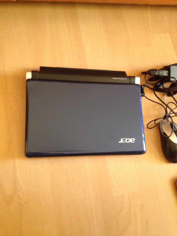 Продаю свой любимый нетбук acer 2000 рублей