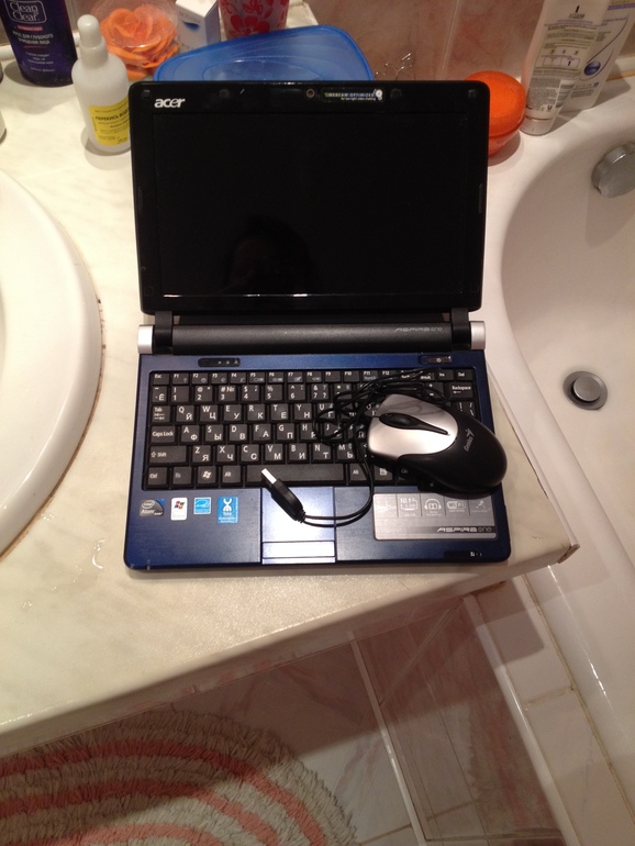 Продаю свой любимый нетбук acer 2000 рублей