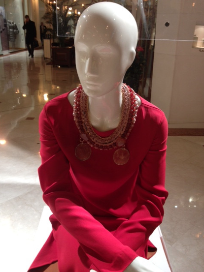 Выставка украшений Эвелины Хромченко