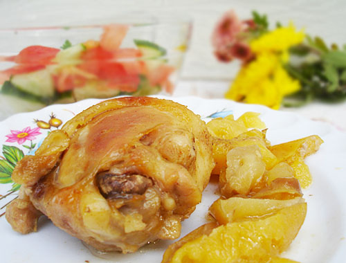 Курица с яблоками в рукаве