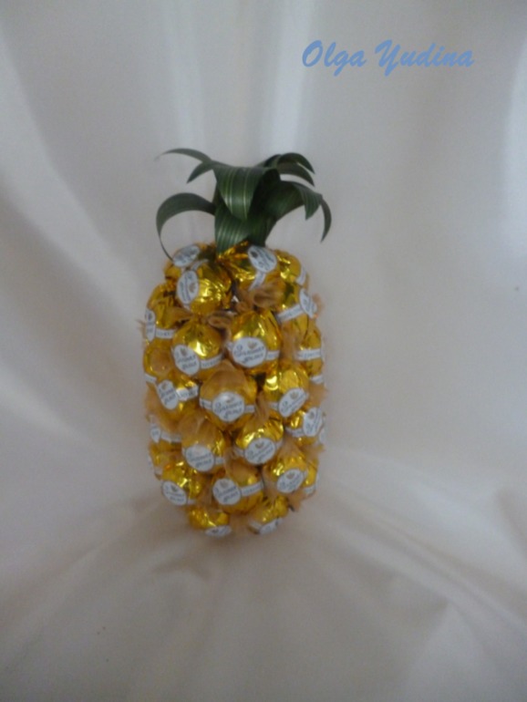 Летняя и корзинка и первый блин...точнее ананас