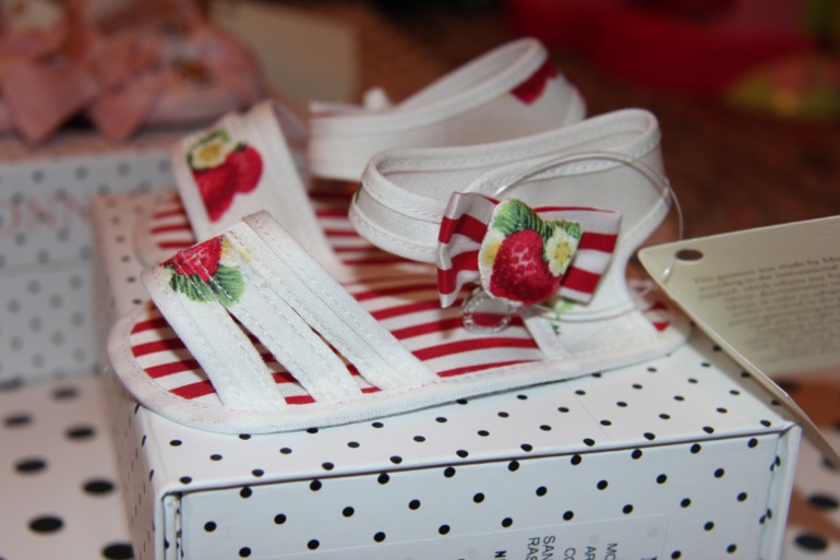 BIKKEMBERGS и Monnalisa. пинетки.хороший подарок