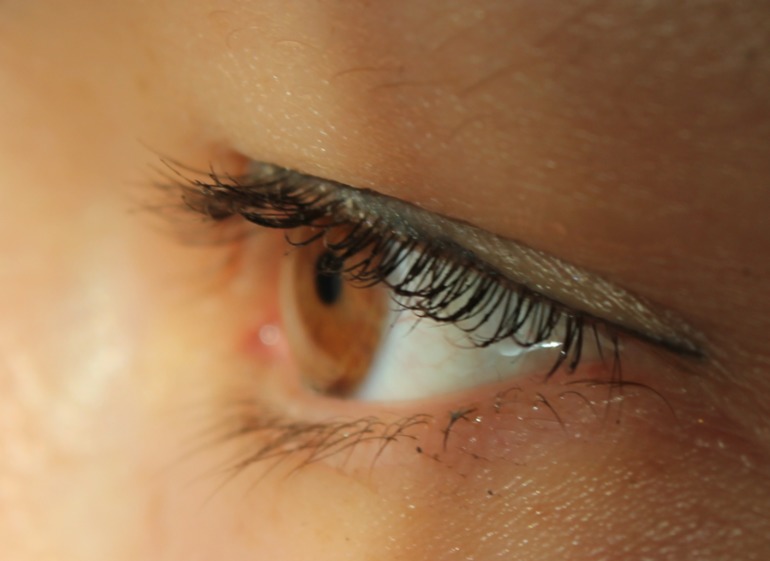 Полуперманентная тушь. Чудес не ждите!