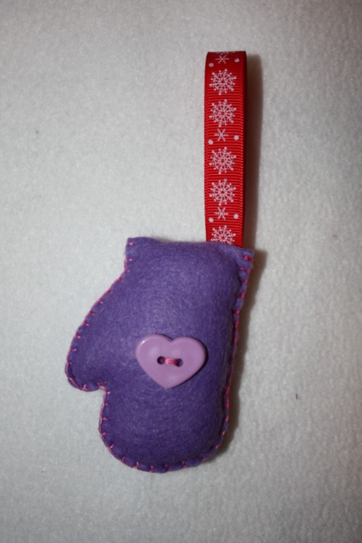 Подружила фетрушки с машинкой)