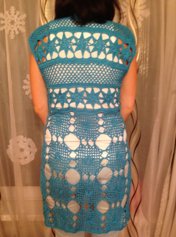 Длинный жилет из квадратных мотивов