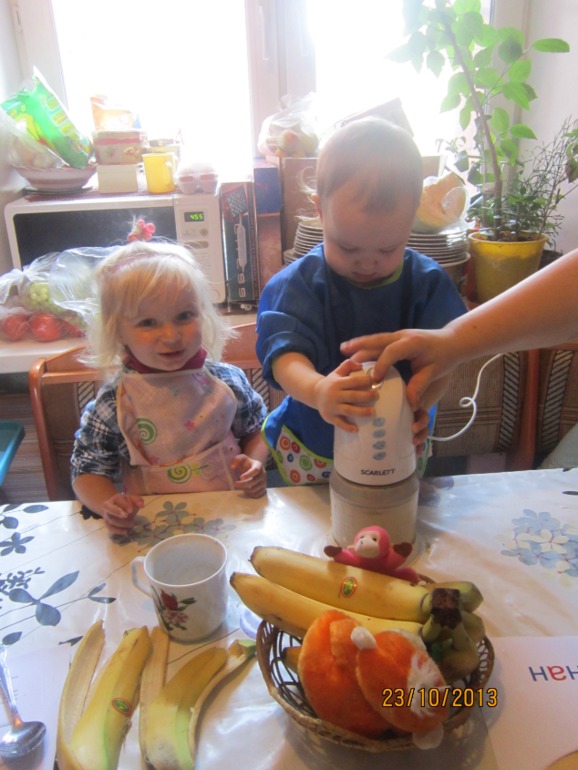 ФМ Готовим с детьми. Неделя 4, банановые оладьи и банановое молоко.