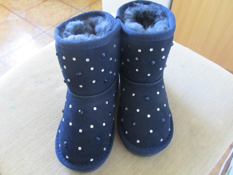 продам UGG 27 размер на девочку