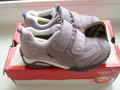 SUPERFIT Кроссовки  с гортексом для девочки 26 р-р цена 2900 руб.
