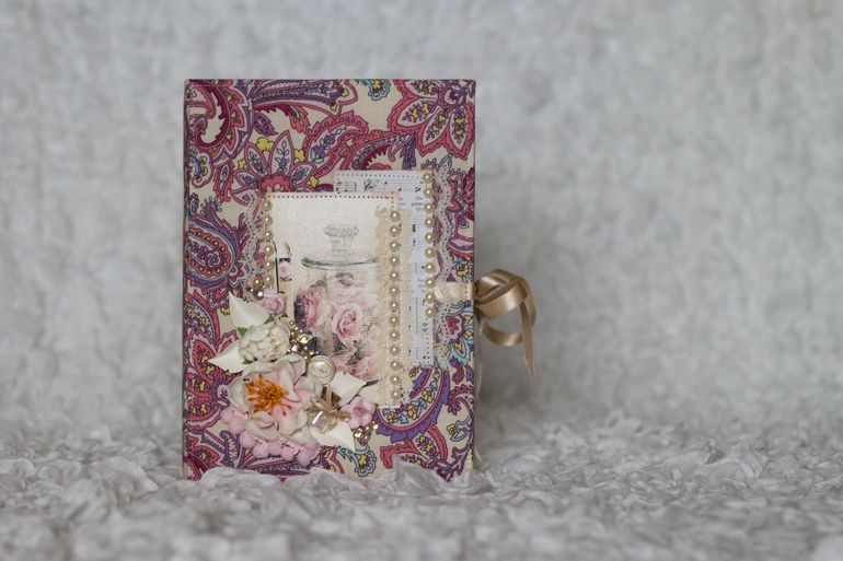 Блокнот в коробочке.