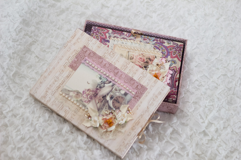 Блокнот в коробочке.