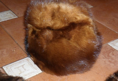 Может пригодится.....Кружево,платки,мех,бижутерия