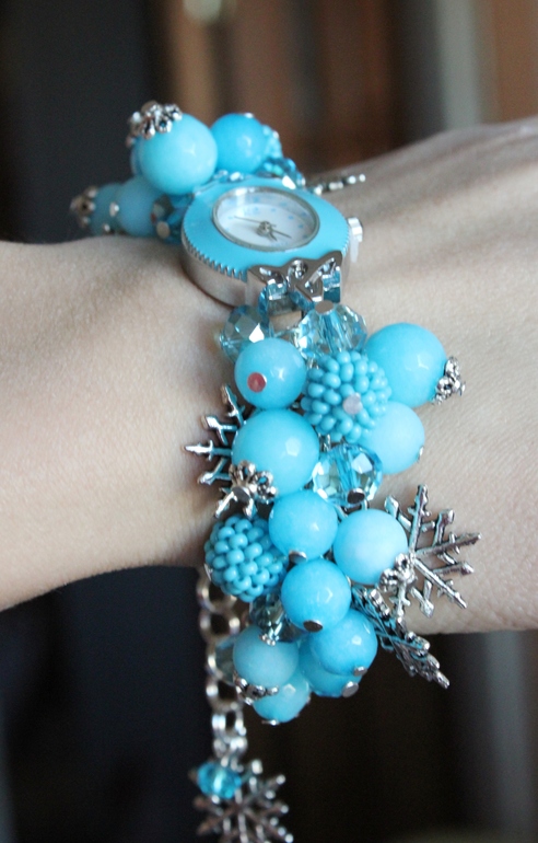 Часы "Голубые снежинки"