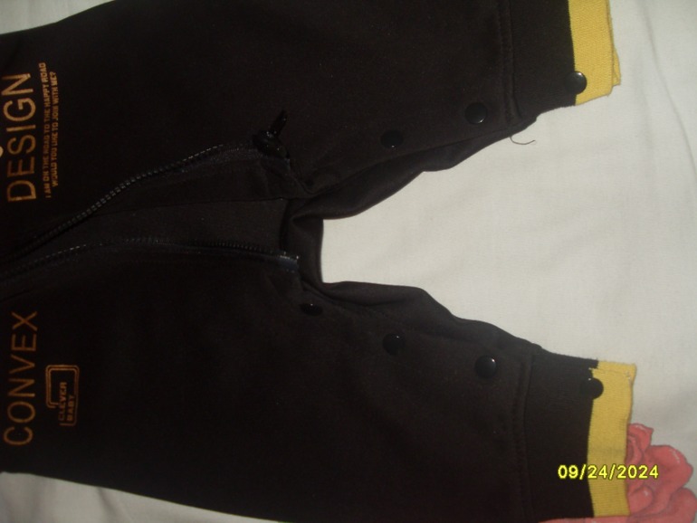 Продам срочно пакет вещей для двойни девочек от 6 мес. до 1,5 лет.