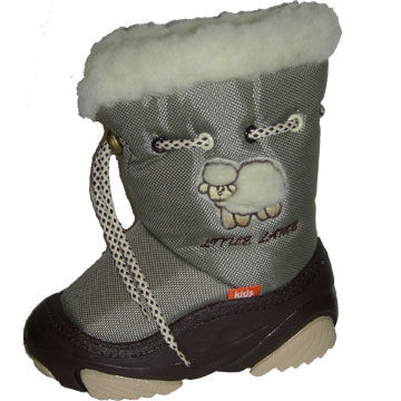 не получается обуть сапожек Демар Little Lamb