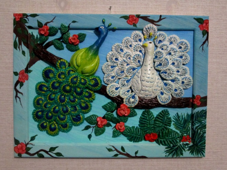 Цветущий папоротник и павлины