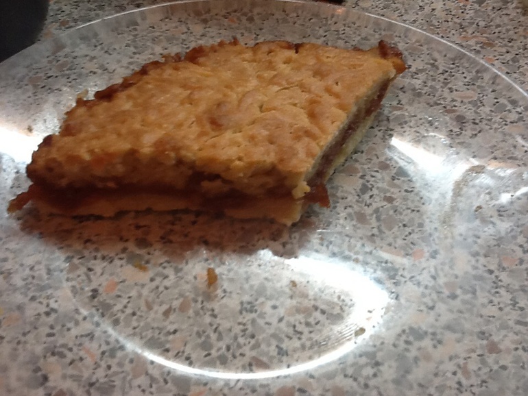 Песочный пирог с яблочным джемом