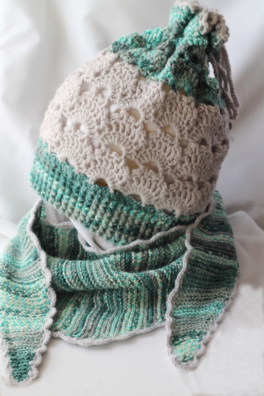 Комплект шапочка+бактус.