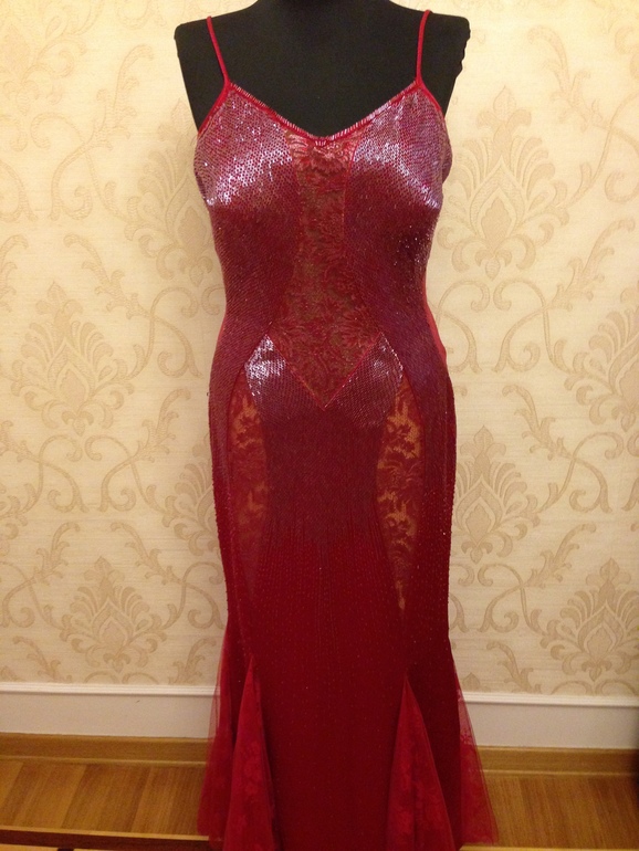 Амерканские платья очень красивый все бусирами  стоить 9000 рублей