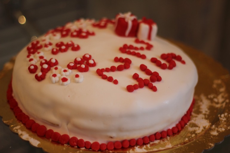 Мой первый тортик с мастикой))