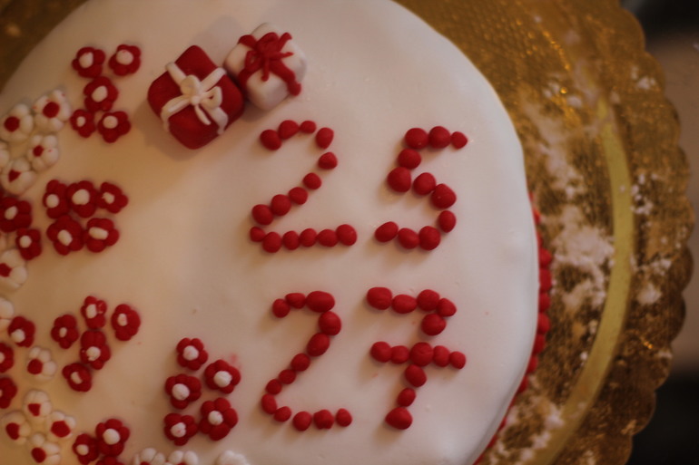 Мой первый тортик с мастикой))