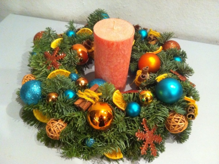 Новогодние композиции, елочки, букеты