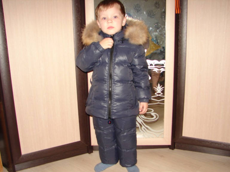 Пуховики Moncler в наличии.Для мальчиков и девочек.