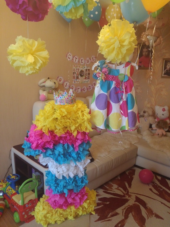 Продам американское платье на годик вместе с реквизитом