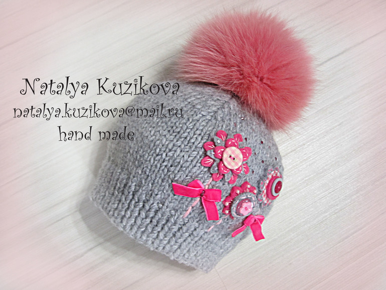 Шапочка с меховым помпоном "цветочная"