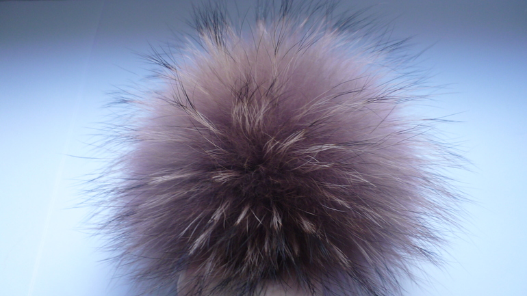 Меховые помпоны на любой вкус! Песец, Енот, Кролик.