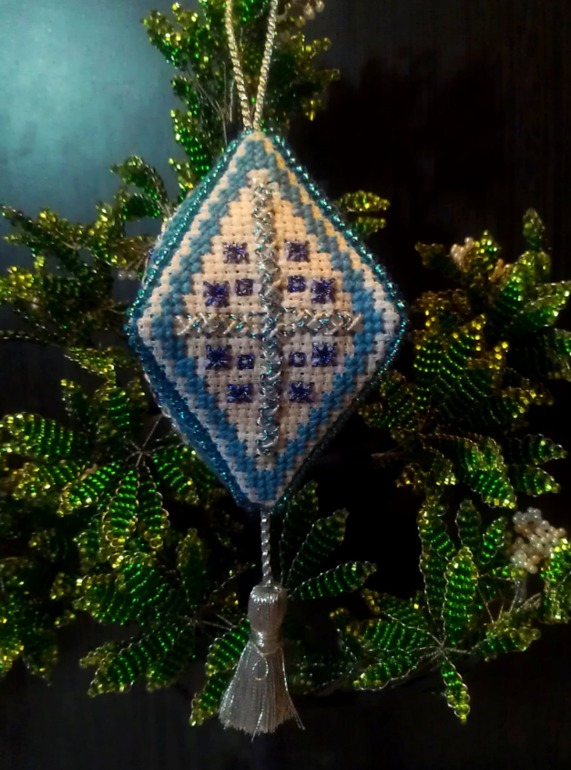 Сосулька - не сосулька, но очередная елочная игрушка)))