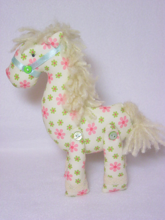 Мэтти и её маленький верный друг..