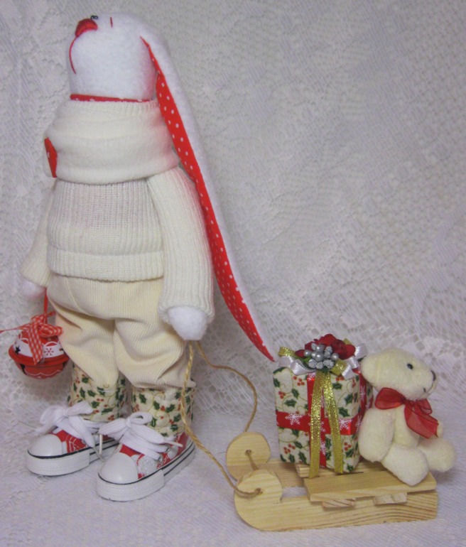 В модных кроссовках..=)