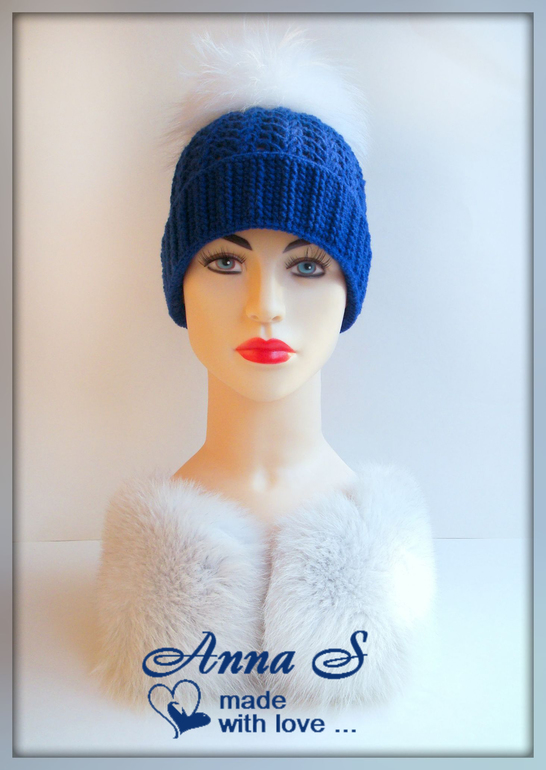 Шапочка с отворотом и помпоном)