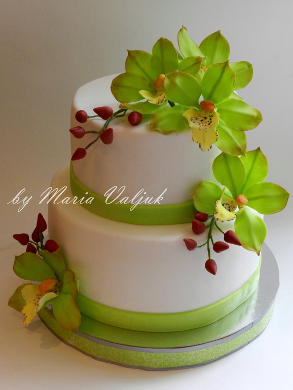 С орхидеями.