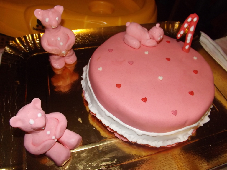 Первый тортик доченьке на годик)