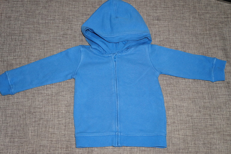 Одежда на мальчика H&M. 74 р Джинсы,Кардиганы