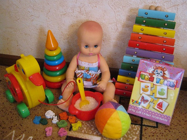 Популярные игры и игрушки в 1 год и 3 месяца