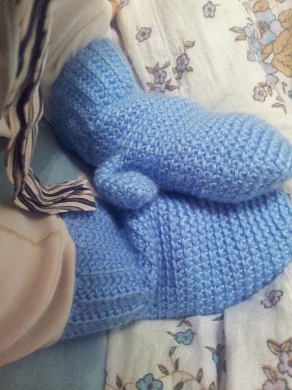 Детские варежки крючком