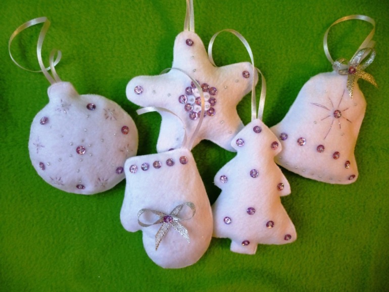 Игрушки на елку)