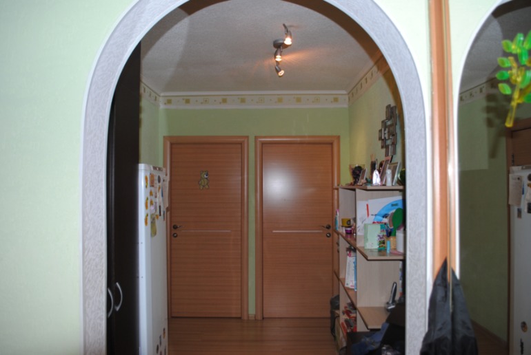 Продам трехкомнатную квартиру на Братиславской