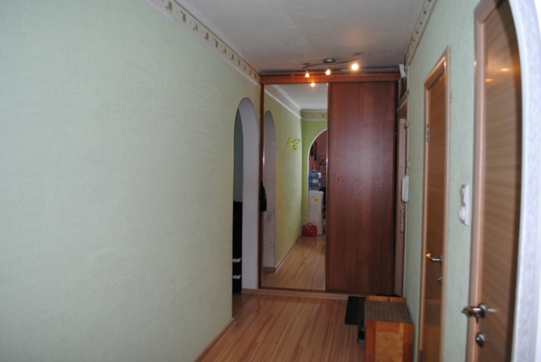 Продам трехкомнатную квартиру на Братиславской