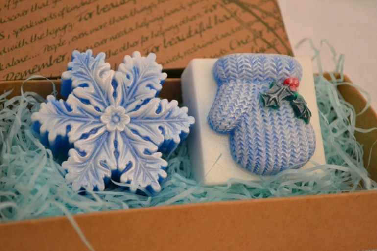 Новогоднего чуток.