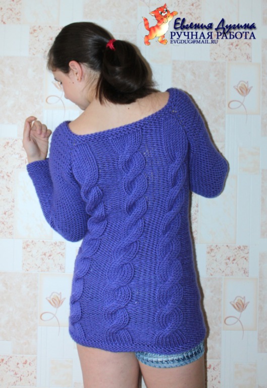 Свитер с открытыми плечами