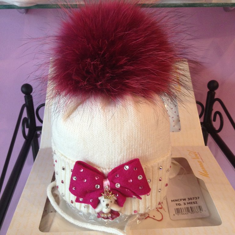 Комплект необыкновенной красоты,новый-шапочка+шарфик,почта цена-4100 руб.