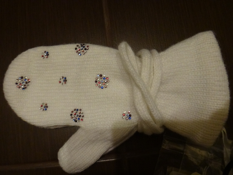 Шапка,манишка,варежки CHOBI,размер S,по цене предзаказа,только почта-я регион