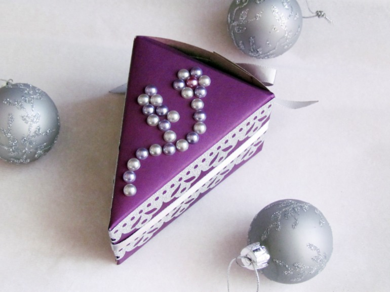 Коробочка-пирожное на Новый год для лучшей подруги)