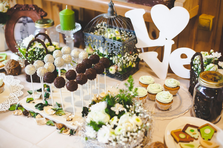 WEDDING CANDY BAR...