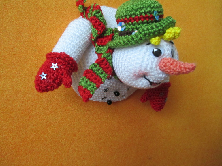 Снеговик Гномус и табунчик.